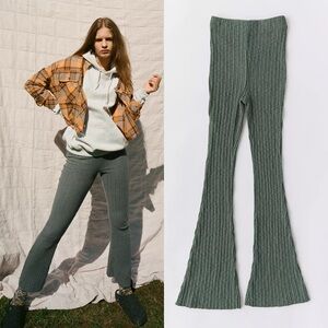 🌟7/25$ URBAN OUTDITTERS Rosie Rib High-Waisted Flare Pant Green